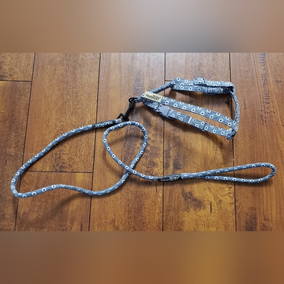 SOLD- Large Cat Harness Leash Combo - Picture 2 of 8